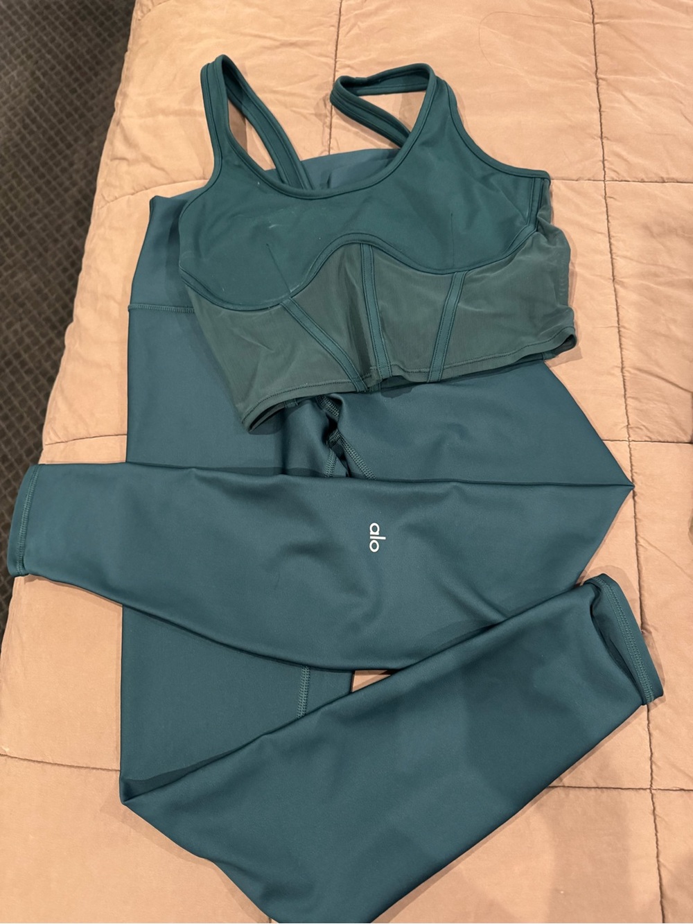 💚 Alo Forest Green 2-Piece Activewear Set
